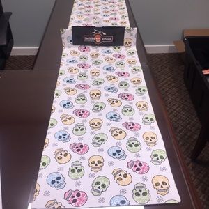 Table runner, new
